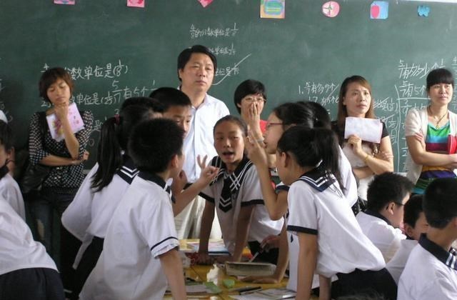 雪落无尘谈|千万不要去小县城当老师：工资少、干活多，压力大，职称还不好评
