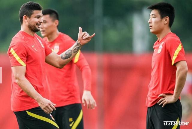 国足|明晚7点半，央视播国足生死战！女足祝福，首发曝光，武磊冲纪录