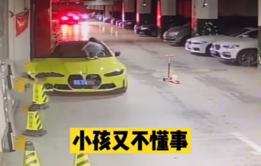 歪妈亲子故事|孩子“踩碎”百万豪车玻璃，家长：等你有了小孩，来踩我家玻璃