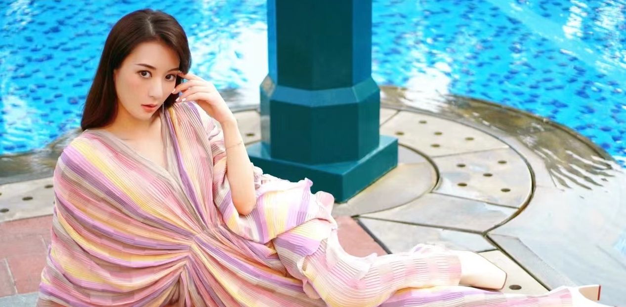 方媛|工作人员晒方媛拍摄花絮，大赞她温柔亲切却意外泄露其真实身高