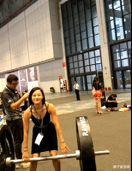 小姐姐 “这是青蛙劈了腿,还是小蛇出了轨?”哈哈哈,该叫它什么物种呢?