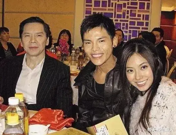 每天都是潮人|2009年，向佐把对外隐婚的黄婉佩带回家，向太：做人要先搞清楚自己的身份