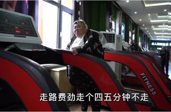 又有吃播身体出现异样？被曝入院治疗后，疑似正在寻找减肥训练营