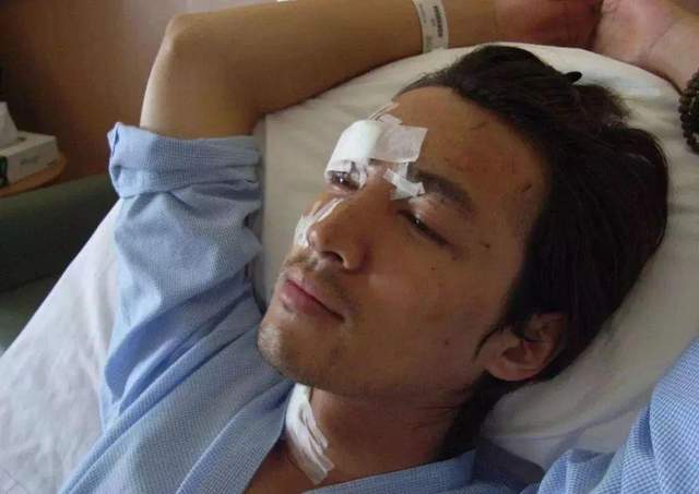 胡歌|胡歌两段感情失败至今单身，原因竟是母亲干涉，如今带着遗憾离世