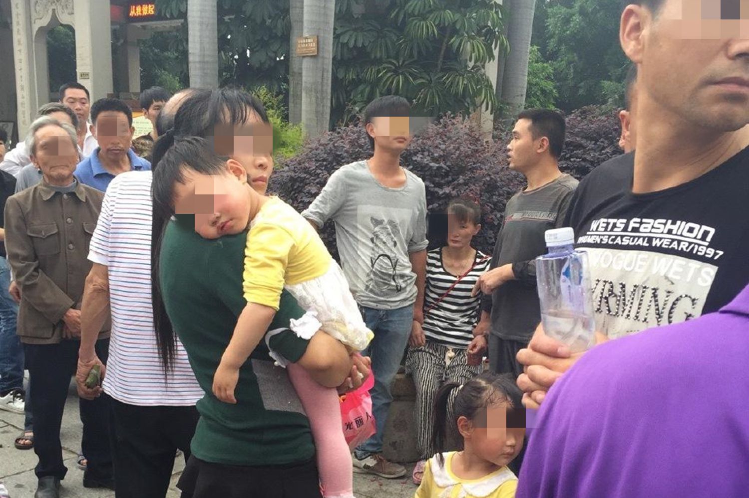 西红柿妈妈|人贩子骗术又升级了,简直防不胜防,家长带孩子可容不得半点马虎