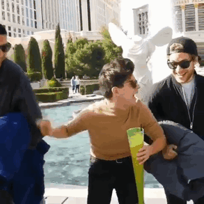 |“懂了！JK是把床单穿下面，程序员就是把床单穿上面，没毛病...”哈哈哈哈哈哈