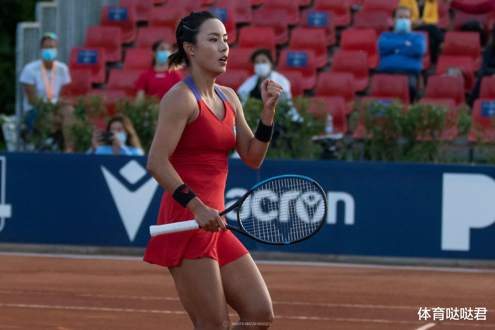 王蔷|中国金花女单决赛丢冠!王蔷0-2惨败不敌17岁新星,两盘仅赢四局