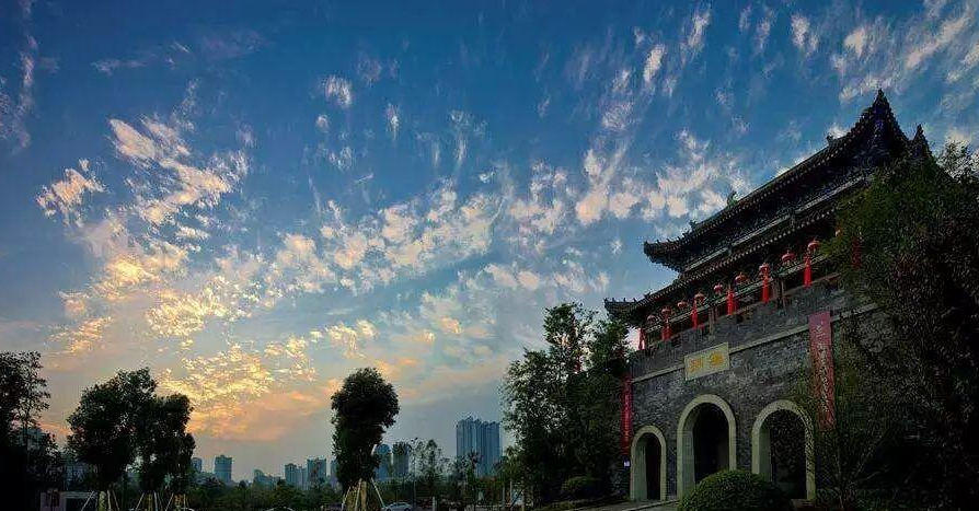 重庆 重庆的“悲惨古镇”，耗资35亿不输周庄，游客却只为来上个厕所