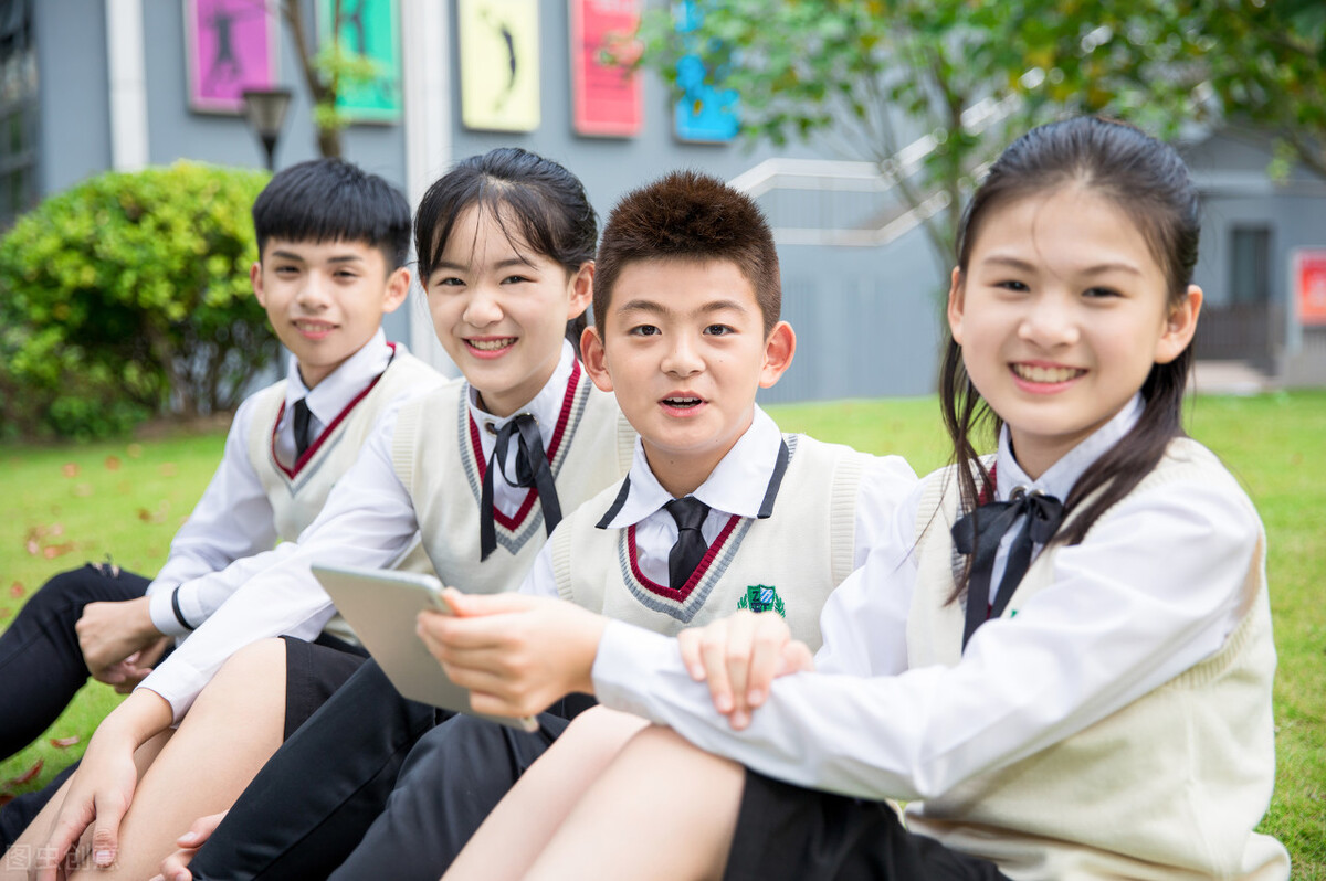 爸妈盒子|小学生作文《小姨》火了, 完美暴露小姨缺点，小姨：嫁不出去怪你