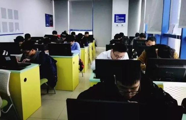 招聘|985、211等名校毕业的大学生,年薪能有多少?听过来人怎么说