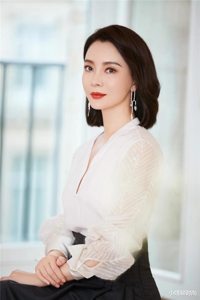 发型|50岁女人最好别留这“4种”发型，不仅大妈感十足，还显老没气质