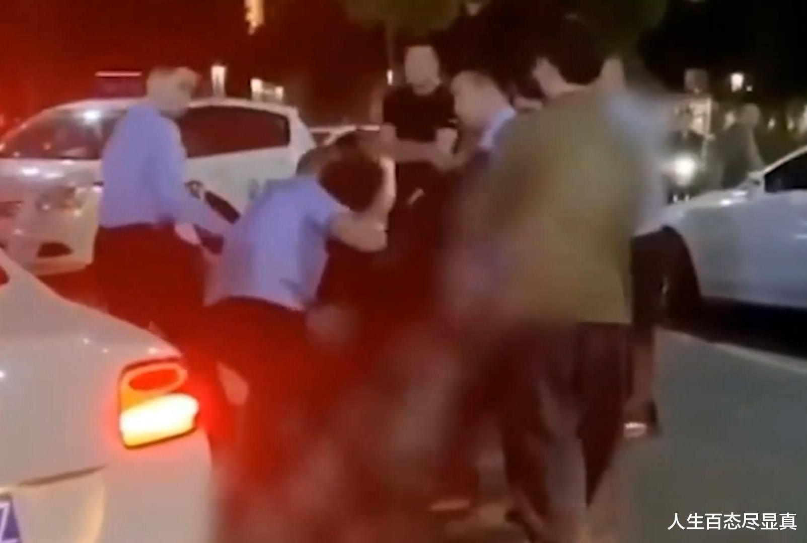 男子疑为哄女友开心砸店,民警劝阻照打不误,开宾利会是普通人?