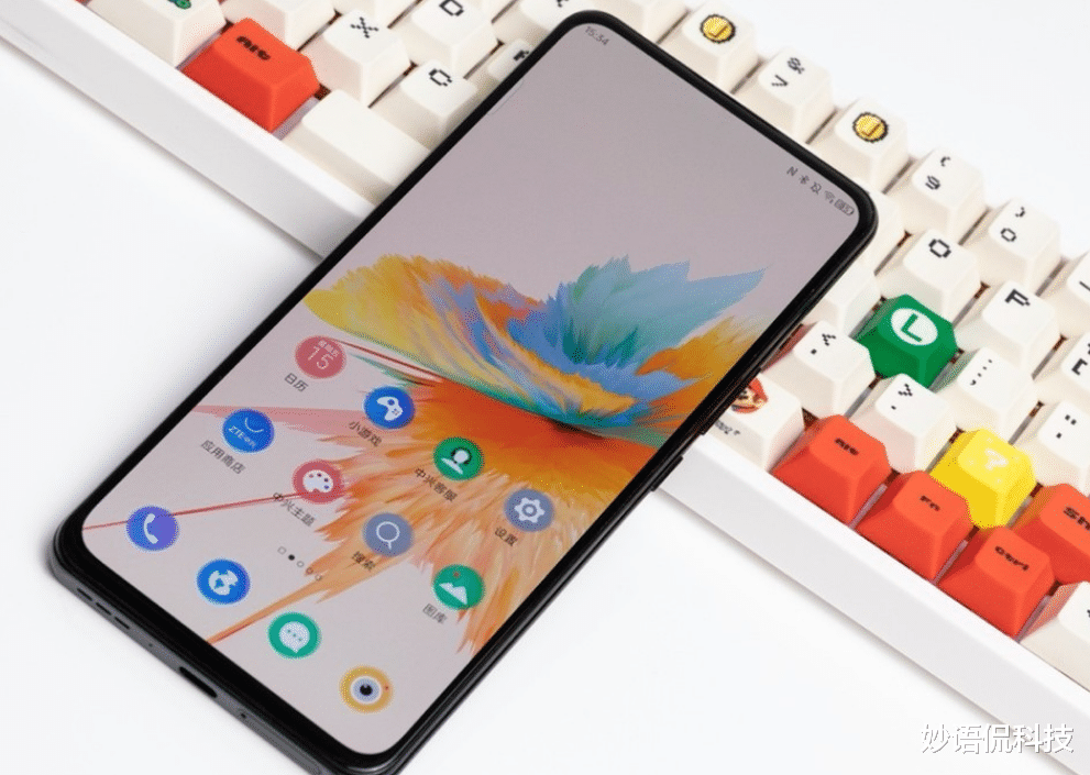 数据中台|全新一代屏下摄像手机,骁龙870+55W快充,降至2758却依旧冷场