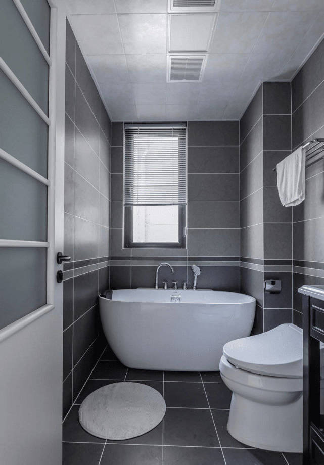 80㎡北欧风，特别耐看！头一次见餐厅背景是黑板墙！