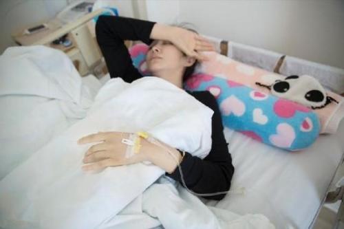 便秘|22岁女大学生肚里掏出6斤大便，确诊肠癌，医生：肠道被撑坏