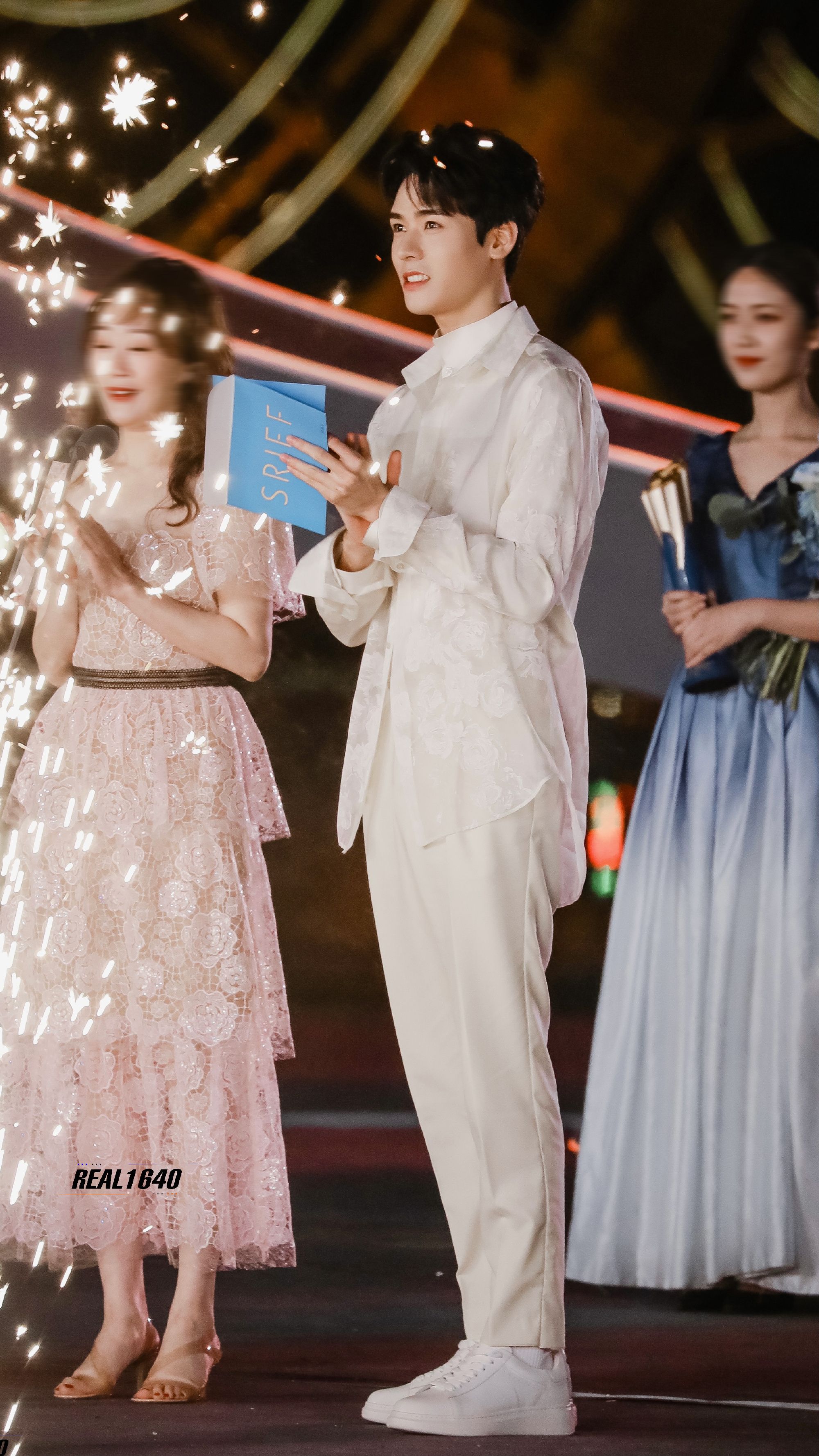 龚俊|凭实力出圈！龚俊亮相电影节红毯，白马王子与禁欲系霸总完美切换