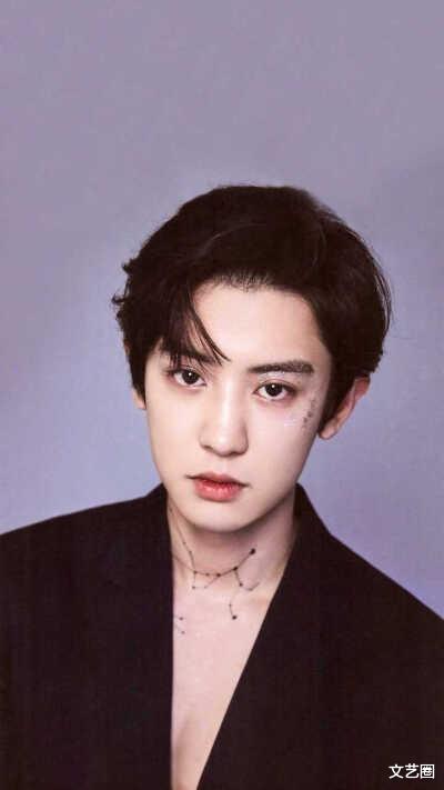 重庆 女博主自称和大10岁韩国男星恋爱，晒聊天记录，网友喊话尽早跑路