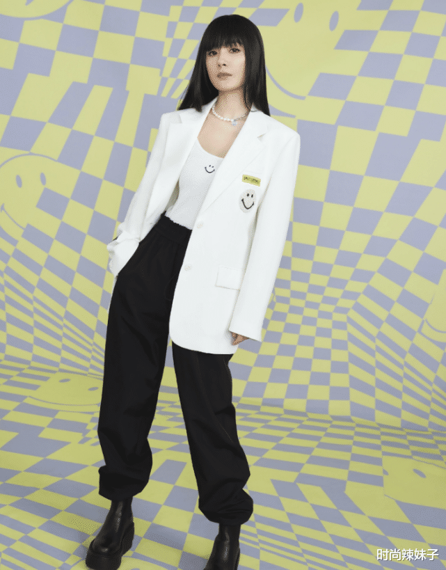 杨幂|杨幂哪像孩子妈？35岁身材依旧在线，难怪能迷住小鲜肉