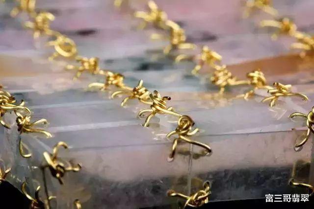 翡翠|用翡翠给百元大钞做一套金缕玉衣，炫富玩出新境界！