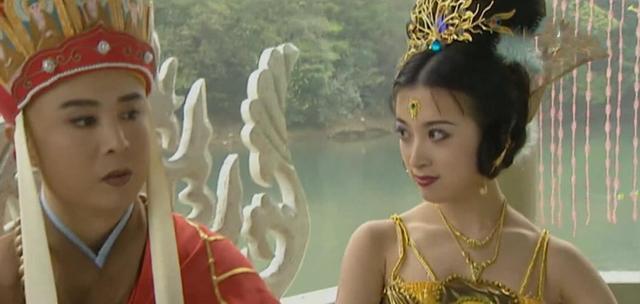 明星素颜|网友评金巧巧开老年代步车：她怎么混成这样？金巧巧大方回应