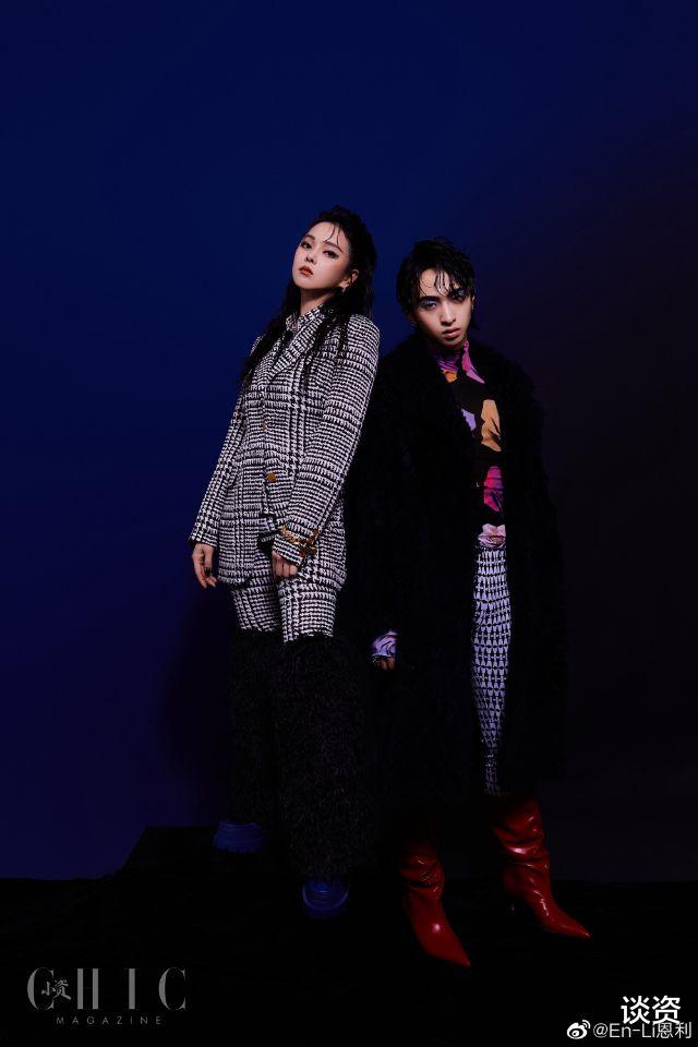 陆绎|伊能静和儿子合体拍大片,扭腰摆臀比妈妈还妖娆,网友:太辣眼