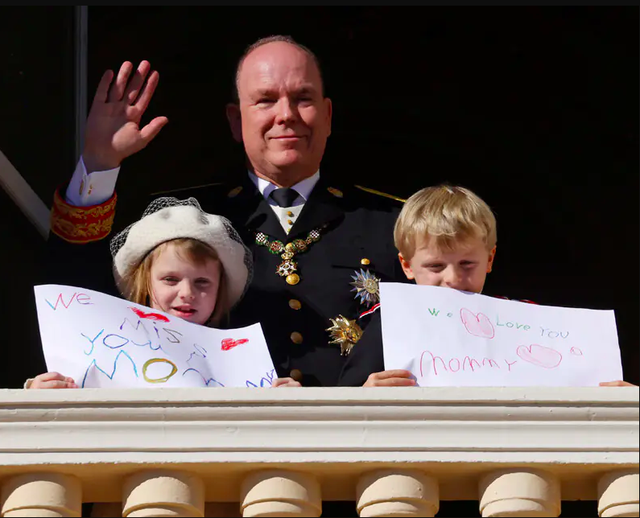 摩纳哥|夏琳健康状况成谜，缺席摩纳哥国庆日；龙凤胎亮相想妈妈一幕让人泪目