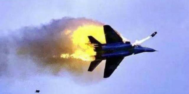 小朱聊育儿|一架美军F16战机被击落，五角大楼不怒反喜，俄：危险正迅速逼近
