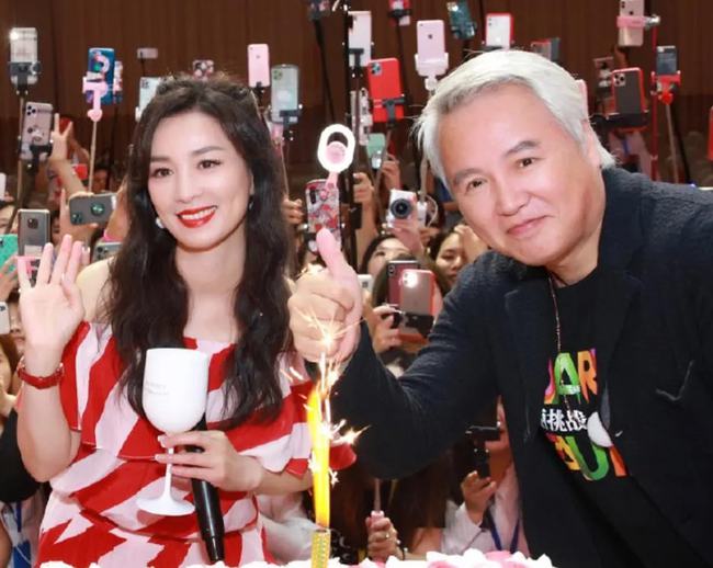 张天爱|张庭洗脑现场：我T恤几十块看得出来吗？袜子十块看得出来吗？