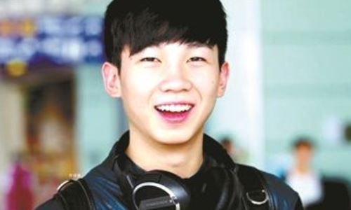 白举纲|流行乐男歌手白举纲发文承认已婚 自曝对象是圈外人