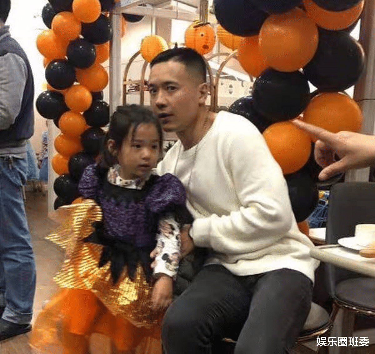 宋亚轩|董璇晒5岁女儿近照，小酒窝软萌娇俏身高瞩目，神秘身份被公开