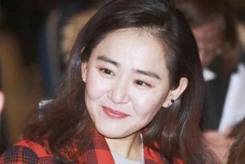 戚薇|她被誉为“国民妹妹”，曾凭借《生死恋》火爆亚洲，如今判若两人