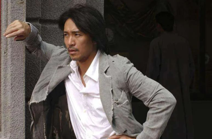 徐少强|弃糟糠妻，诱雪梨未婚生子，71岁迷上女网红，徐少强的故事太荒谬