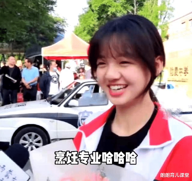 王冰冰|“最美高考生”走红，长相酷似王冰冰，网友：颜值成了敲门砖？