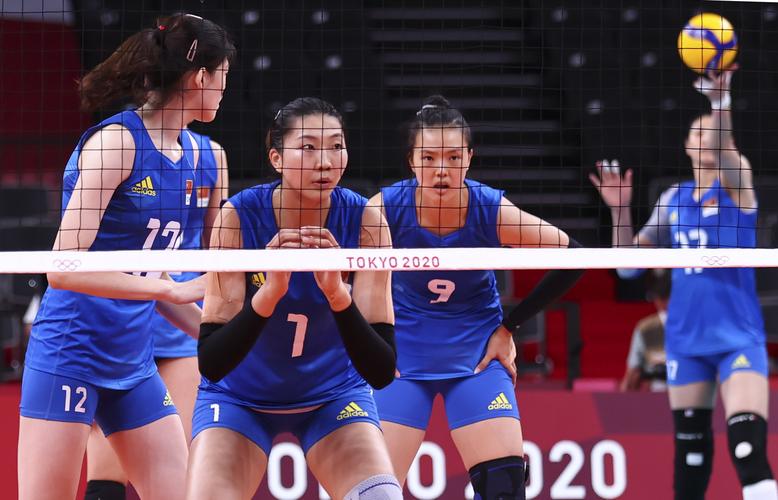 张玉宁|盘点2021中国女排大事：4老将退役，郎平时代落幕，谩骂鲜花并存