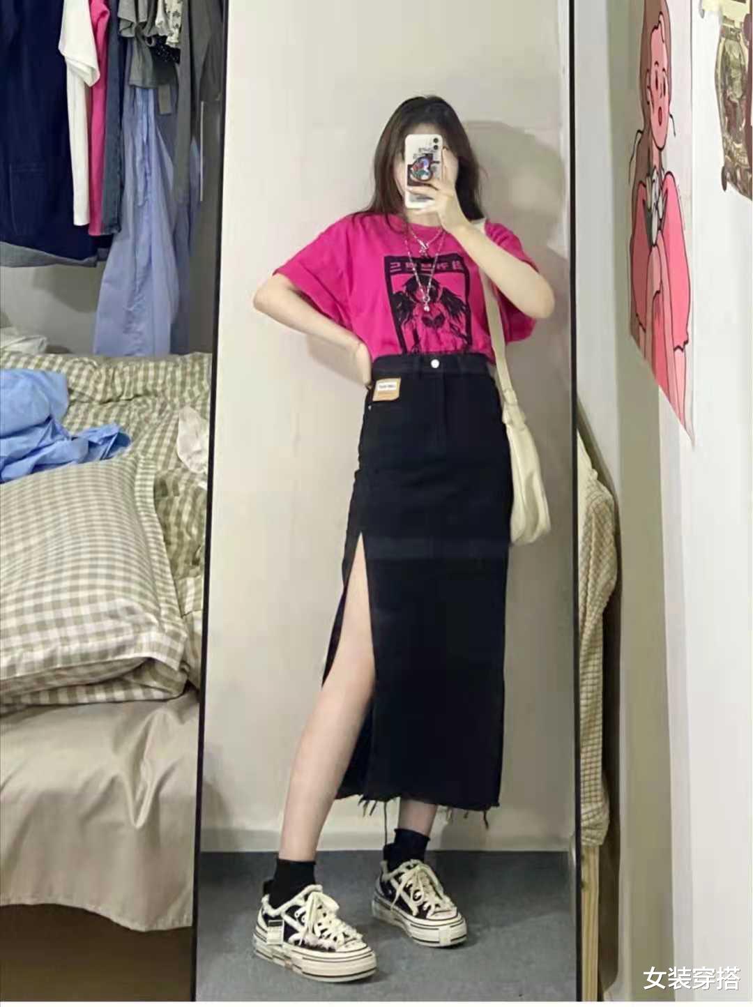 女装穿搭|黑色开叉裙搭配什么上衣和鞋子