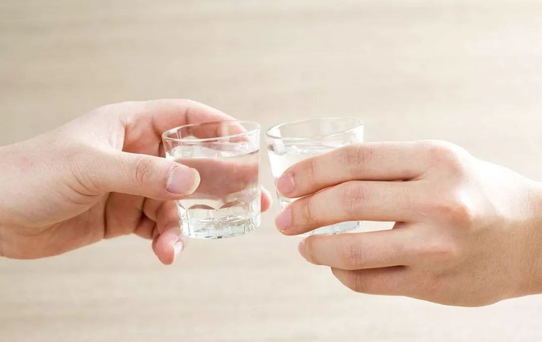 |酒桌上轮到你敬酒,别傻坐着不知所措,牢记这3句万能的话,足够