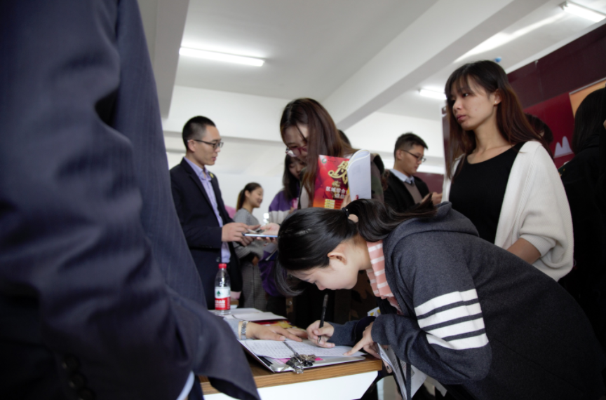 法学|2022年秋招已经开始了,抓住应届生身份的尾巴,做快乐打工人