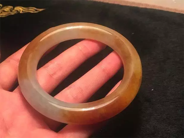 翡翠|2000买的原石，开出红黄相交的翡翠，还有手镯和大牌！