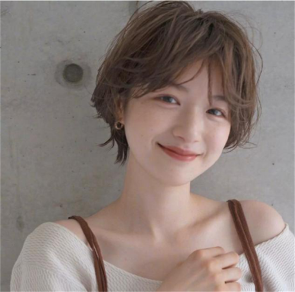 小哥哥|短发比长发更容易彰显自己的风格，清爽利落，简约又不失高级