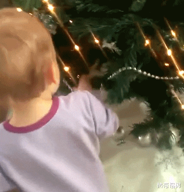 |和女老板一起去爬山，她总是走在我前面，莫名的有点慌啊哈哈哈！