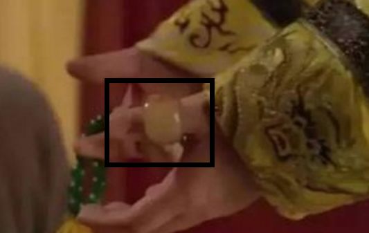 鼻烟壶|别戴大金项链子了，中国男人传统的几大首饰是这些！