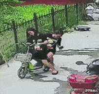 小宁说育儿|“新来的电工,已经站这一个多小时了,他怎么了?”