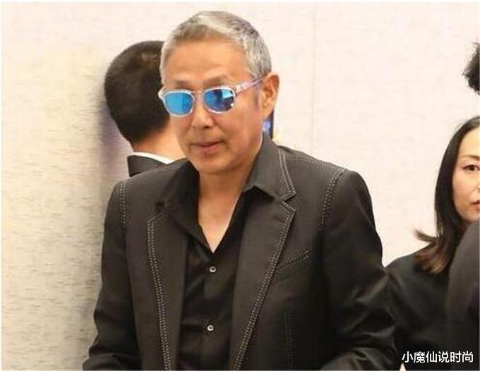 周润发|同样是64岁的男星，周润发陈道明都变老了，唯独他还像30岁模样