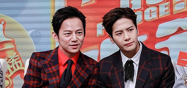 何炅|\冻龄\遭质疑？林志颖何炅台下的真实模样，差距明显