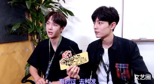 肖战|肖战被质疑种发际线，网友从工作室扒出不同时期照片发现额头变化明显