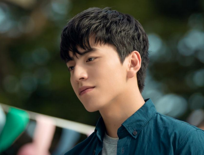 蔡卓宜|节目效果成真？王大陆和蔡卓宜深夜街头拥吻，网友：替陈越意难平