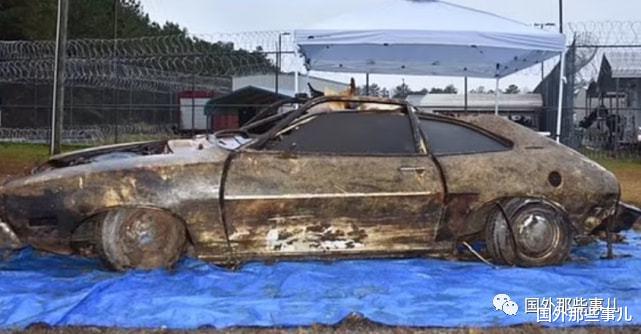 河里发现一辆车,里面坐着一名22岁大学生尸骨,已经死亡45年