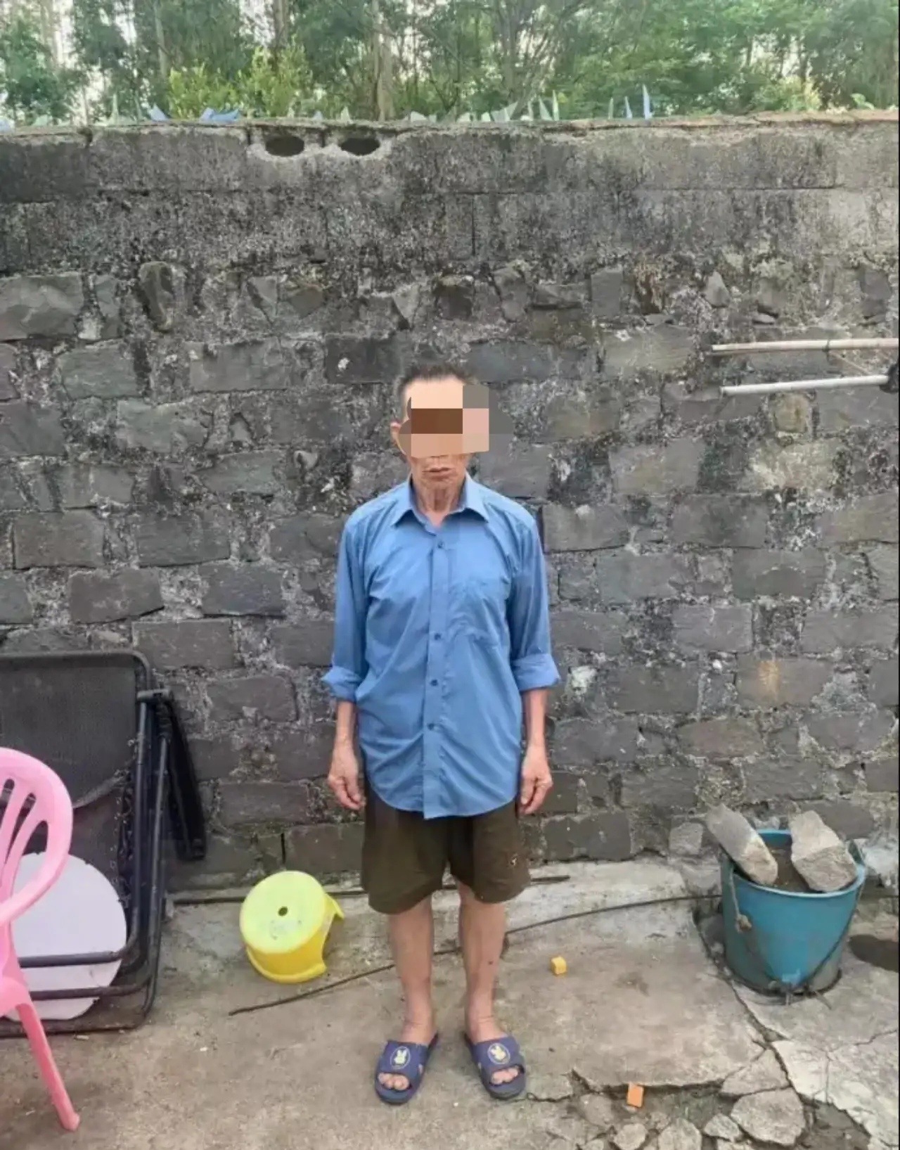 吴律师谈法 8岁男童被同村男子酒后掐脖子，74岁爷爷为救孙子用刀将其砍伤，获刑8个月！