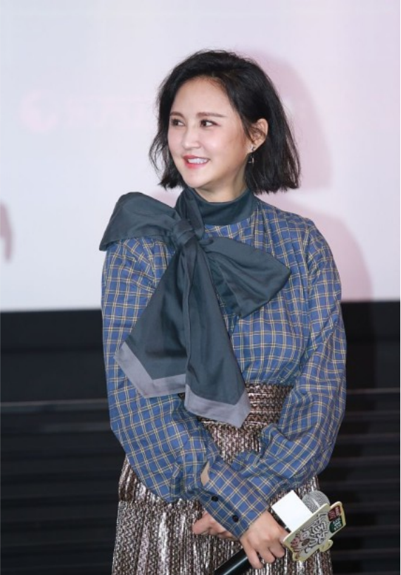 BiuFashion|二婚也幸福,袁弘张歆艺两人穿搭默契,举止中是藏不住的恩爱