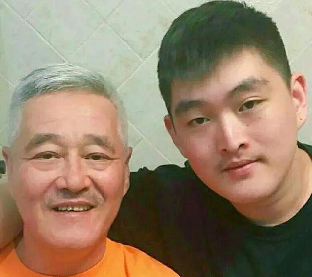 赵本山|赵本山儿子近况曝光，靠自己宣传减肥训练营，因肥胖被嘲没说服力